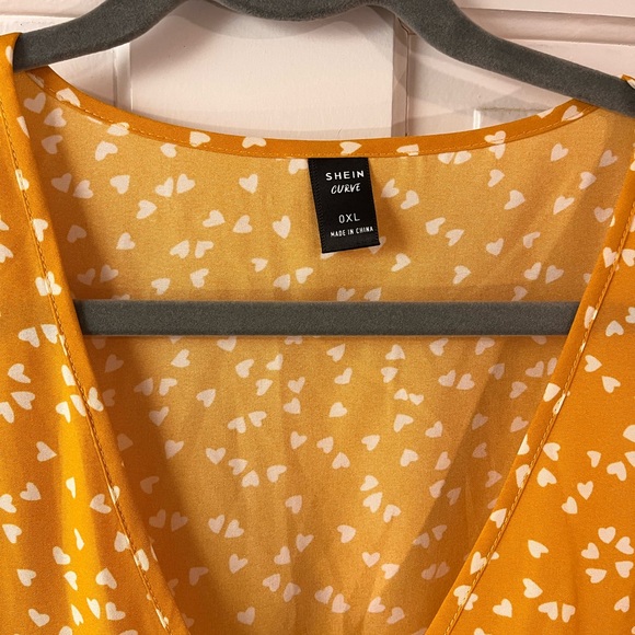 SHEIN Yellow Heart Print V-Neck Tiered Dress. Knee length - Picture 2 of 2